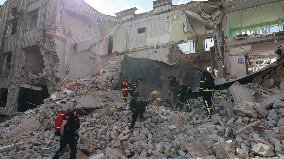 Ukrayna İHA'ları Güney Rusya Rafinerilerini Vurdu: Azak Limanı Hedef Oldu