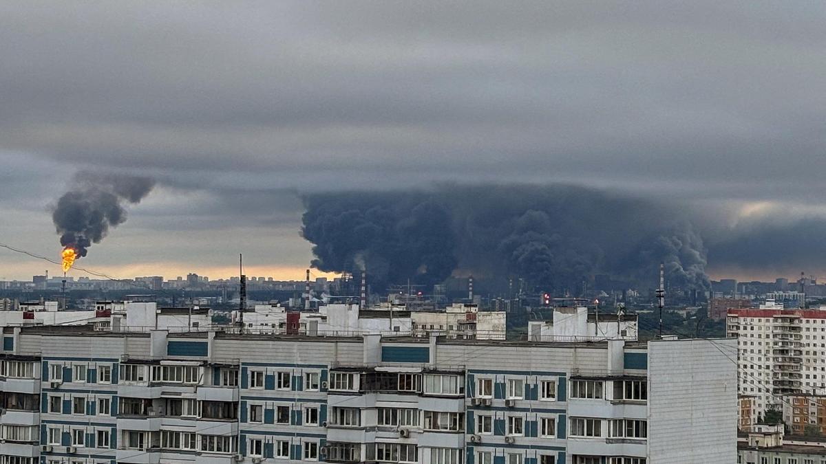 Ukrayna'dan Moskova'daki petrol rafinerisine dev drone saldırısı: Uçuşlar durdu