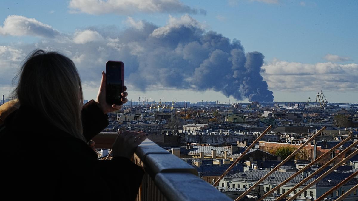 Ukrayna'dan Rusya'ya 1.000'den Fazla İHA Saldırısı: St. Petersburg'da Petrol Tesisleri Alev Aldı
