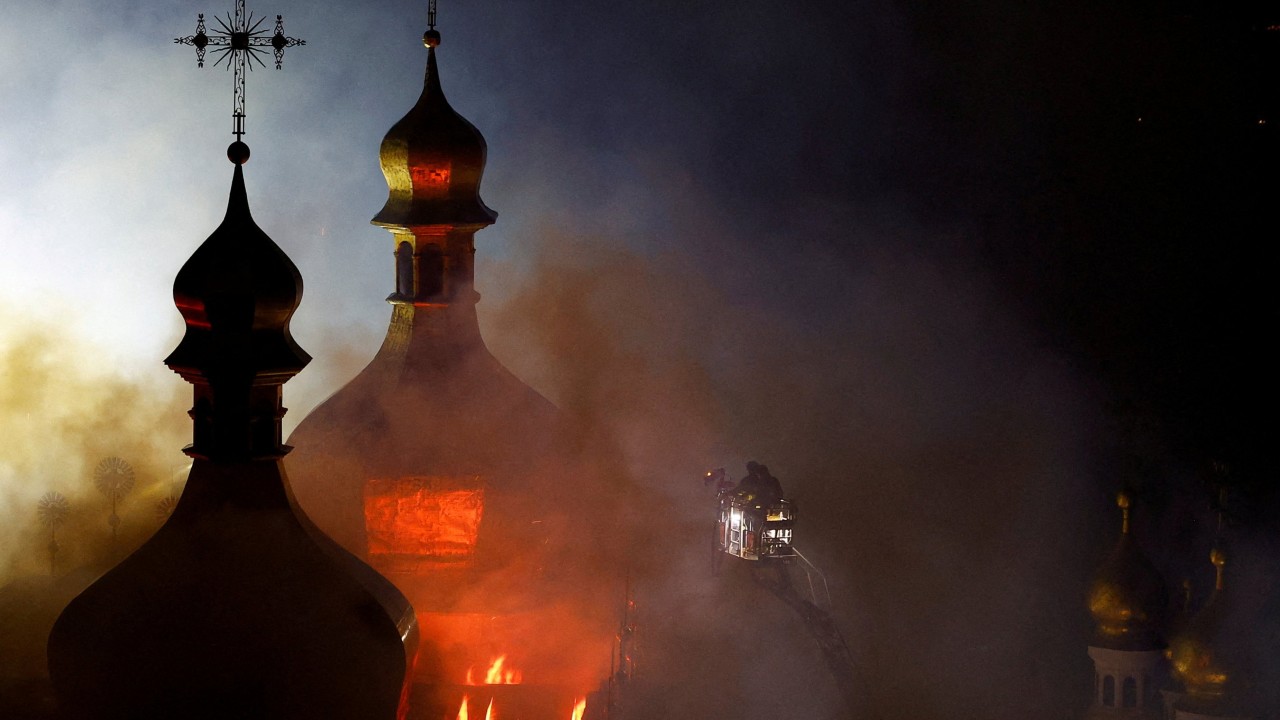 Ukrayna'dan Rusya'ya 'Vahşi' Saldırı Tepkisi: UNESCO Mirası Manastır Vuruldu