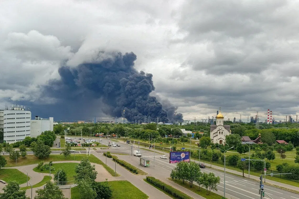 Ukrayna savaşı Moskova'ya taşıdı: Dev petrol tankı patladı