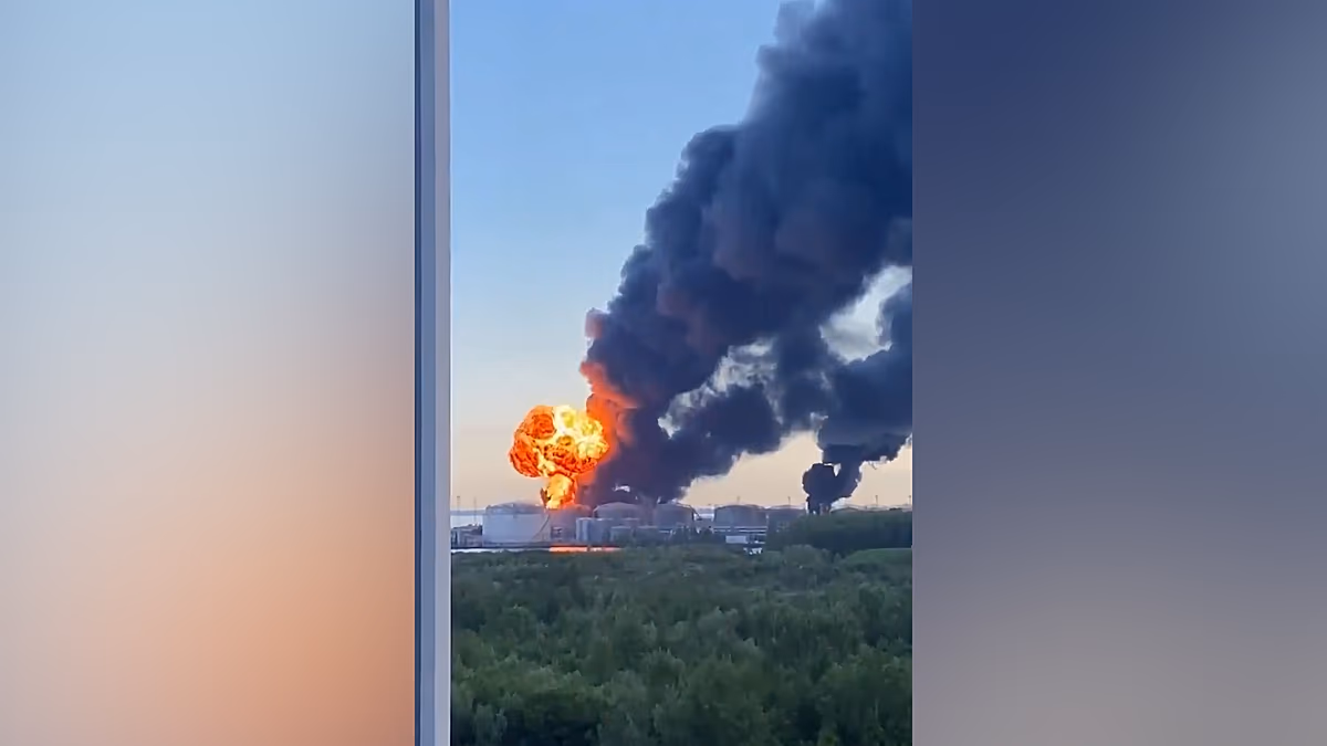 Ukrayna SİHA'sı St. Petersburg'da Petrol Terminalini Vurdu: Rusya'da Yangın