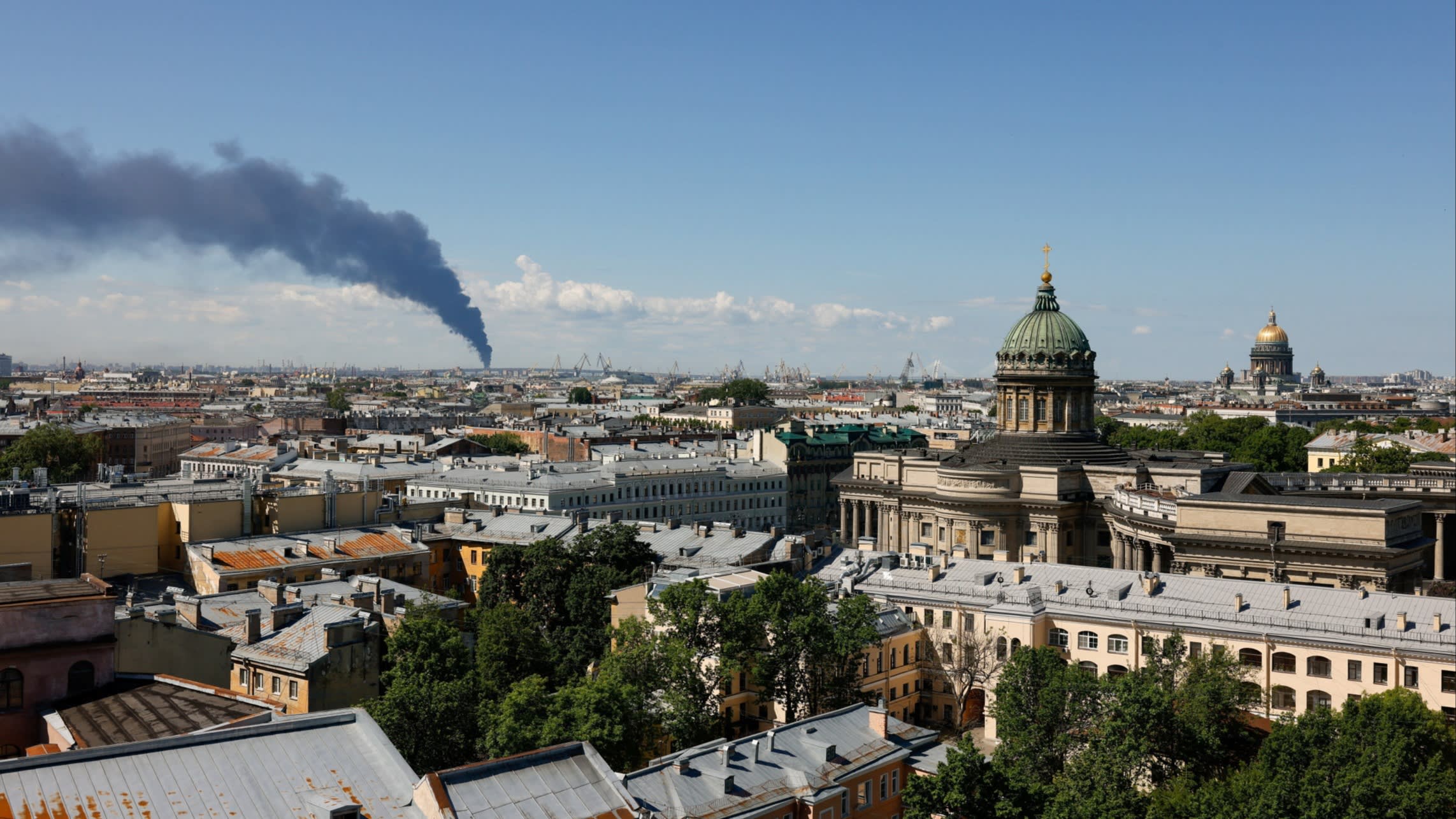 Ukrayna'dan Putin'in Forumu Sırasında St. Petersburg'a Saldırı: Petrol Terminali Vuruldu