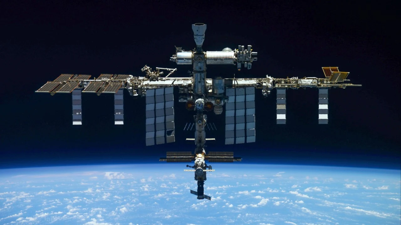 Uluslararası Uzay İstasyonu'nda hava kaçağı alarmı: Astronotlar sığınakta