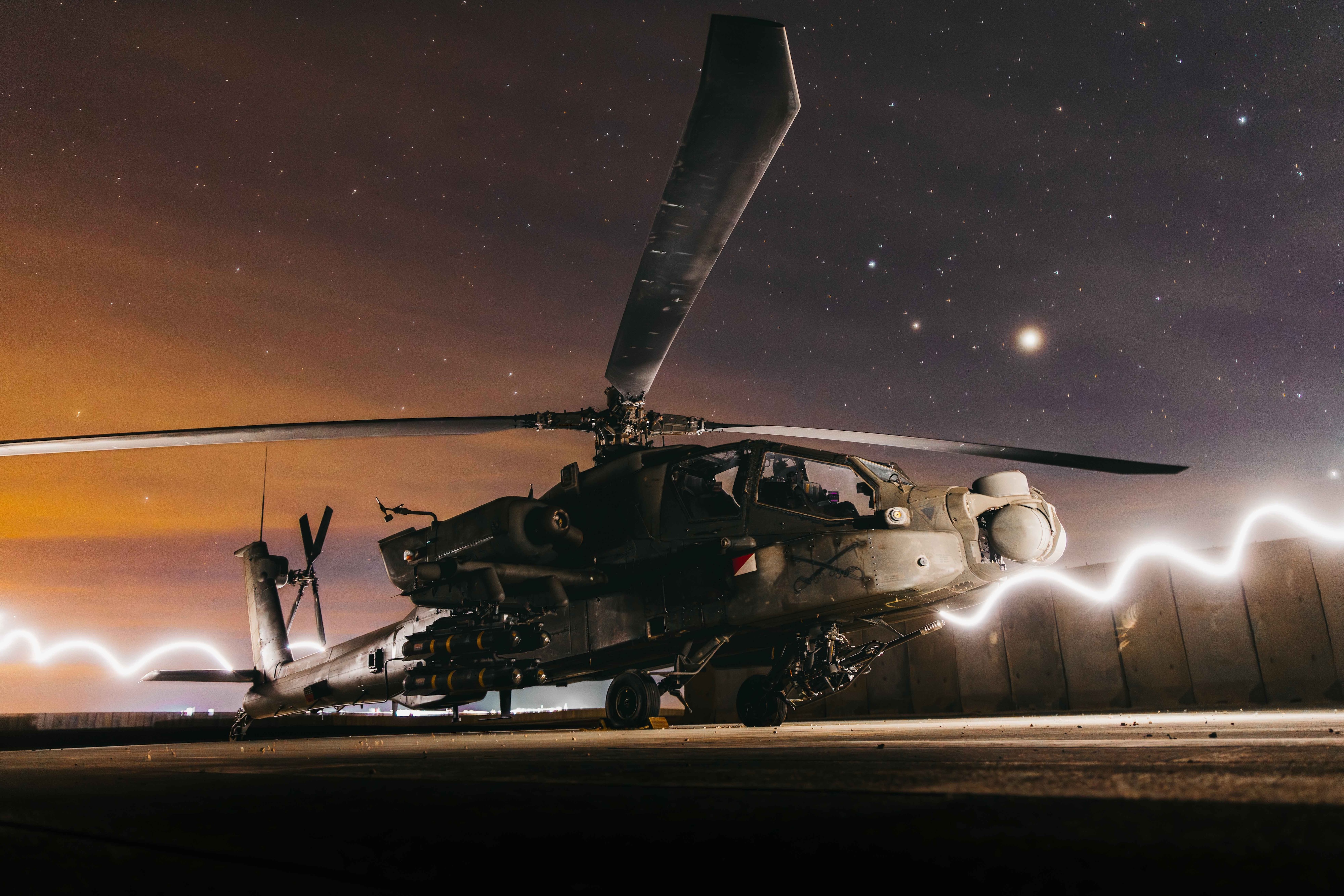 Umman açıklarında düşen Apache helikopterindeki ABD askerleri kurtarıldı