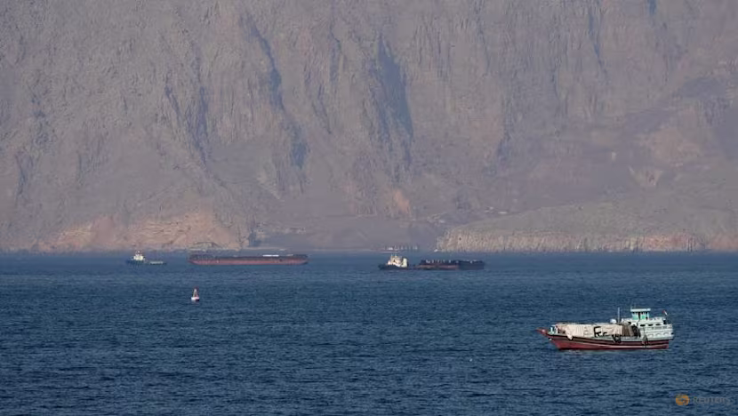 Umman açıklarında yangın çıkan tankerden Hintli denizciler kurtarıldı