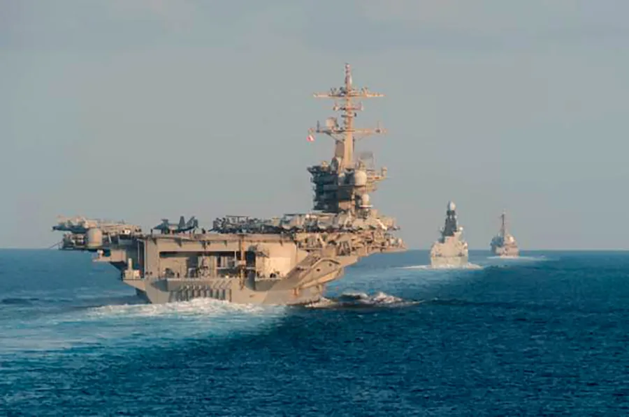 USS Abraham Lincoln düşük moral iddialarıyla üsse dönüyor
