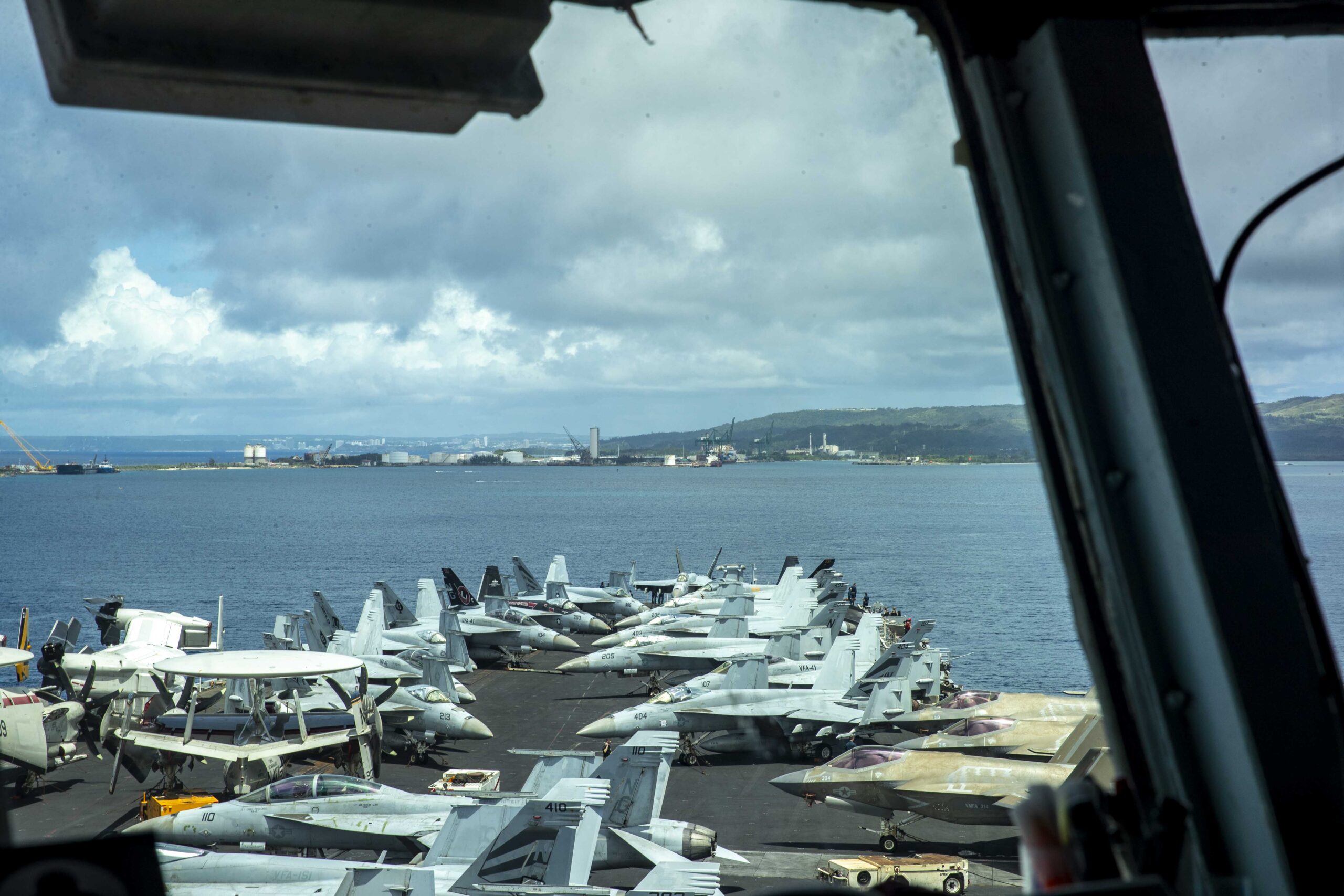 USS Abraham Lincoln Guam'da, Konuşlandırma 302 Gün Oldu