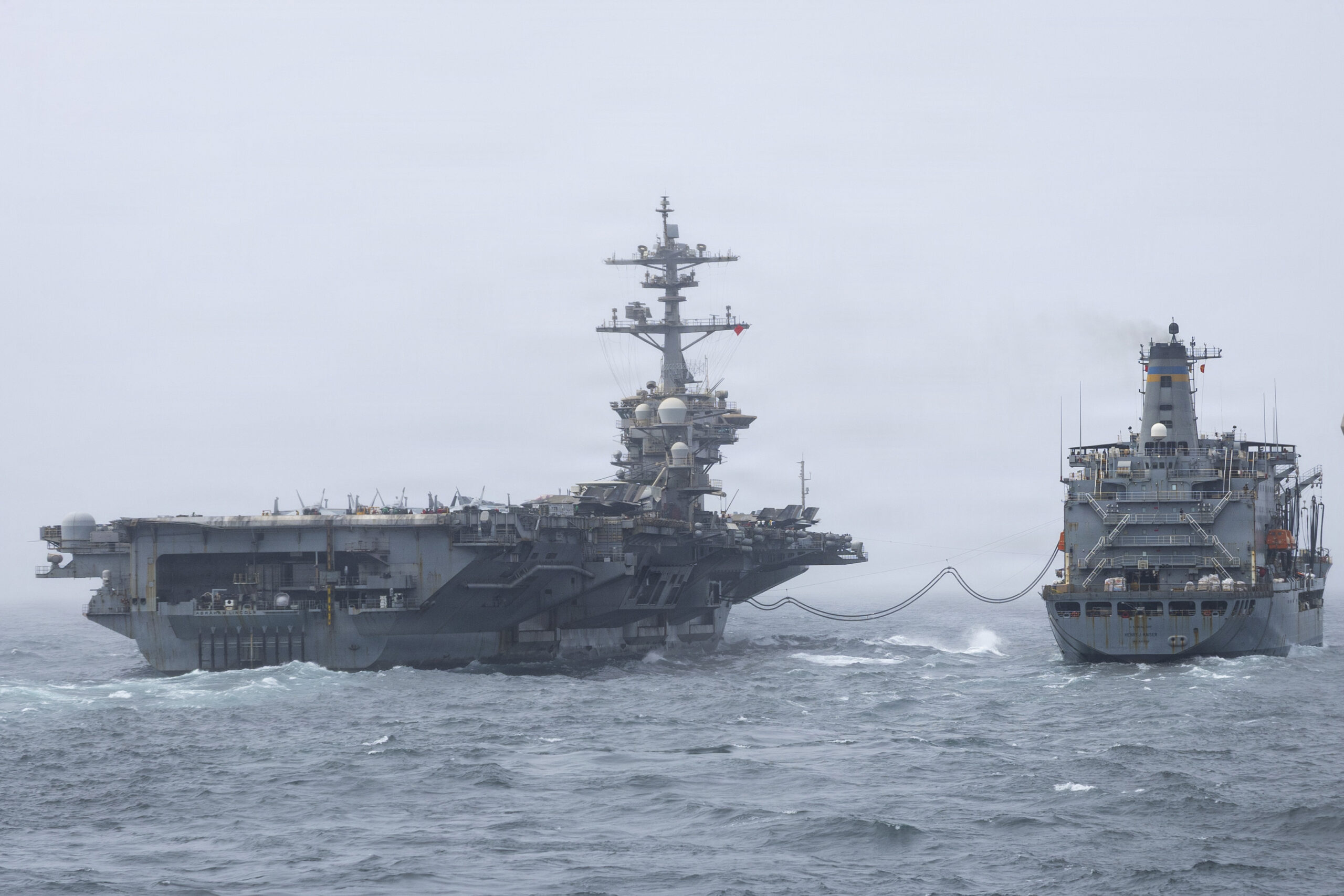 USS Abraham Lincoln Singapur Boğazı’ndan Geçti: Tayland Ziyareti Öncesi Güney Çin Denizi’ne Açılıyor