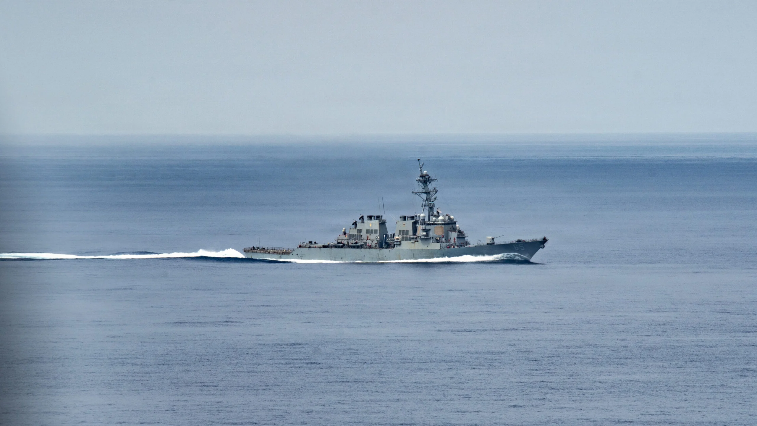 USS Benfold Güney Çin Denizi'nde Dört Gün Mahsur Kaldı