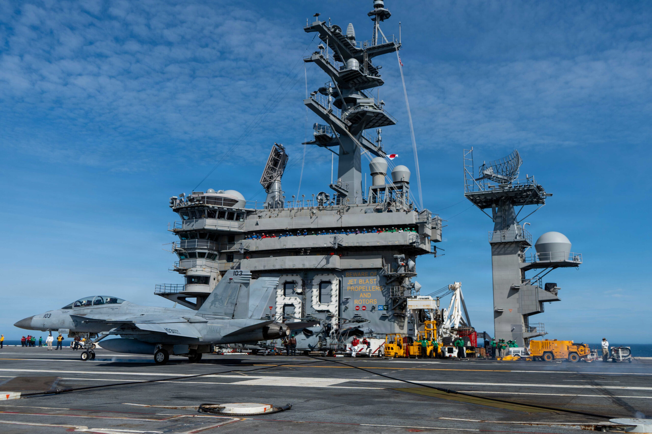 USS Eisenhower'da İniş Kazası: 4 Yaralı, Mürettebat Güvende