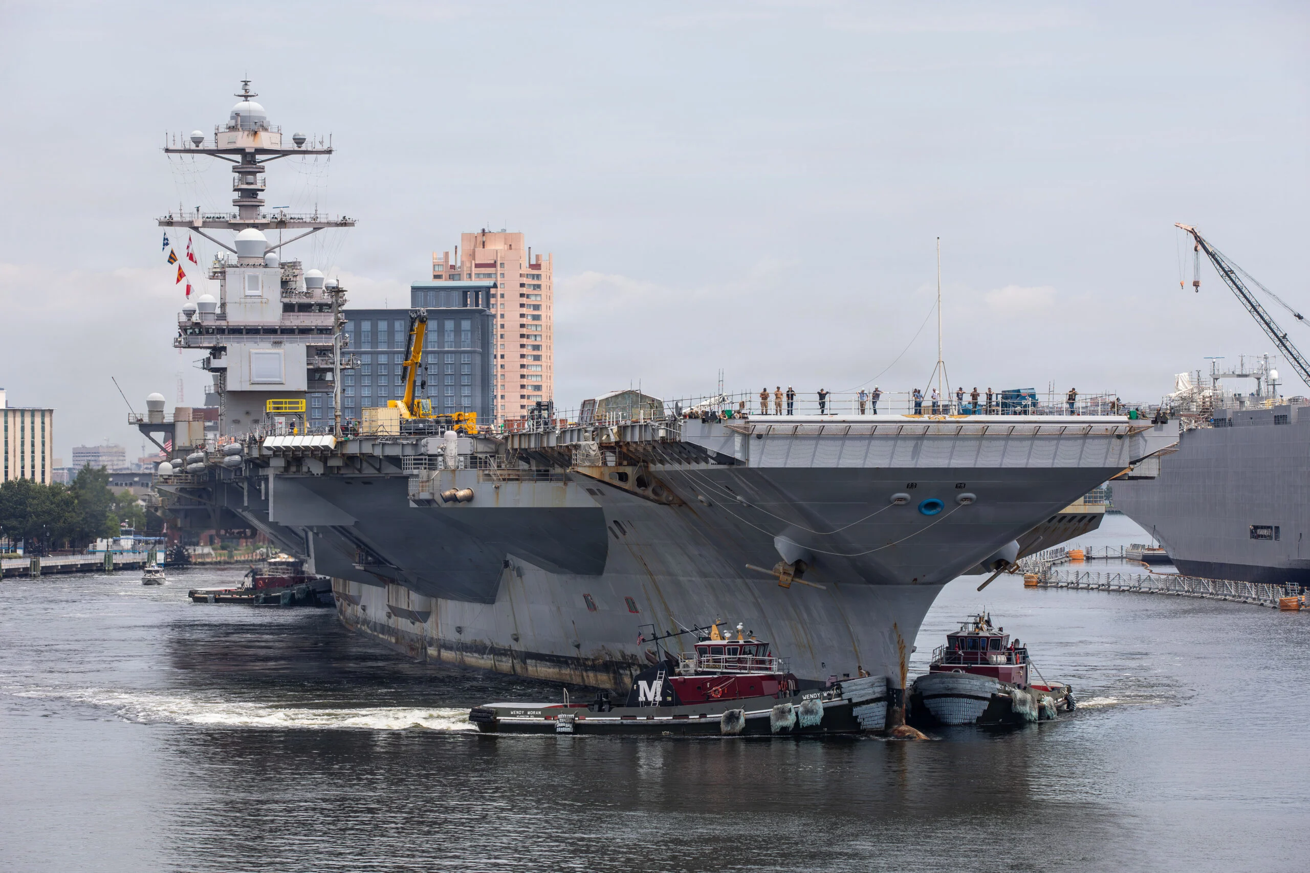 USS Gerald R. Ford uçak gemisi bakıma girdi