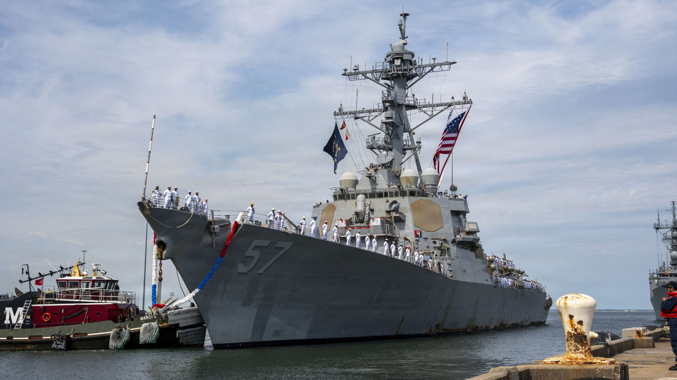 USS Mitscher Muhribi 11 Aylık Tarihi Görevden Döndü