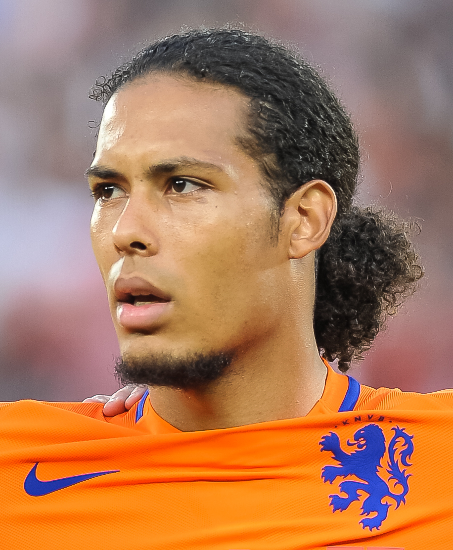 Van Dijk: Yeni savunma hattının uyumu zaman alacak