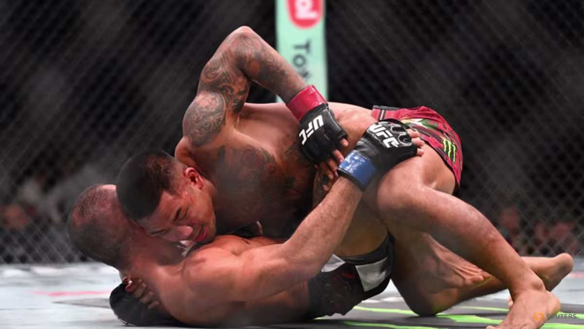 Van, Pantoja'yı Mağlup Ederek Flyweight Kemeri Korumayı Başardı