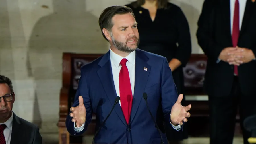 Vance, Graham Anma Töreninde Kavanaugh Oturumundaki Sözlerini Gündeme Getirdi