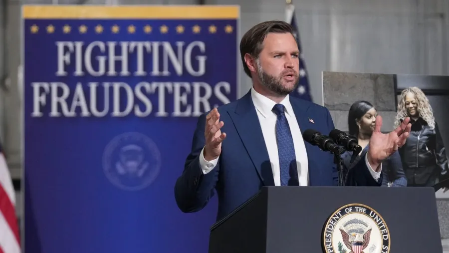 Vance H1-B vize sahtekarlığına karşı turda Wisconsin'de