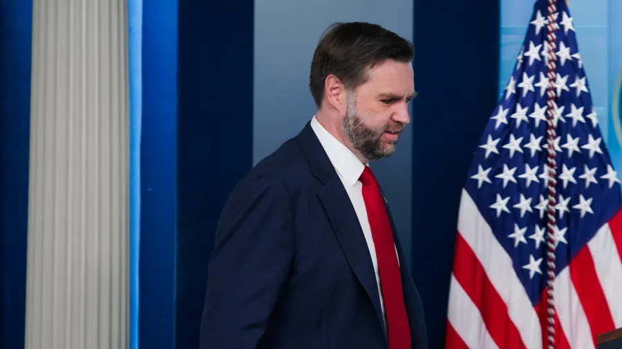 Vance, Trump'ın Tartışmalı İran Anlaşmasını Savundu