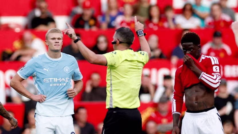 VAR Tartışması: Haaland'ın Golü Manchester Derbisinde Kazandırdı