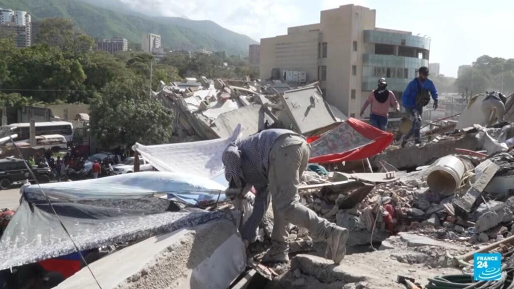 Venezuela'da Deprem Felaketi: Enkaz Altında Sevdiklerini Arıyorlar