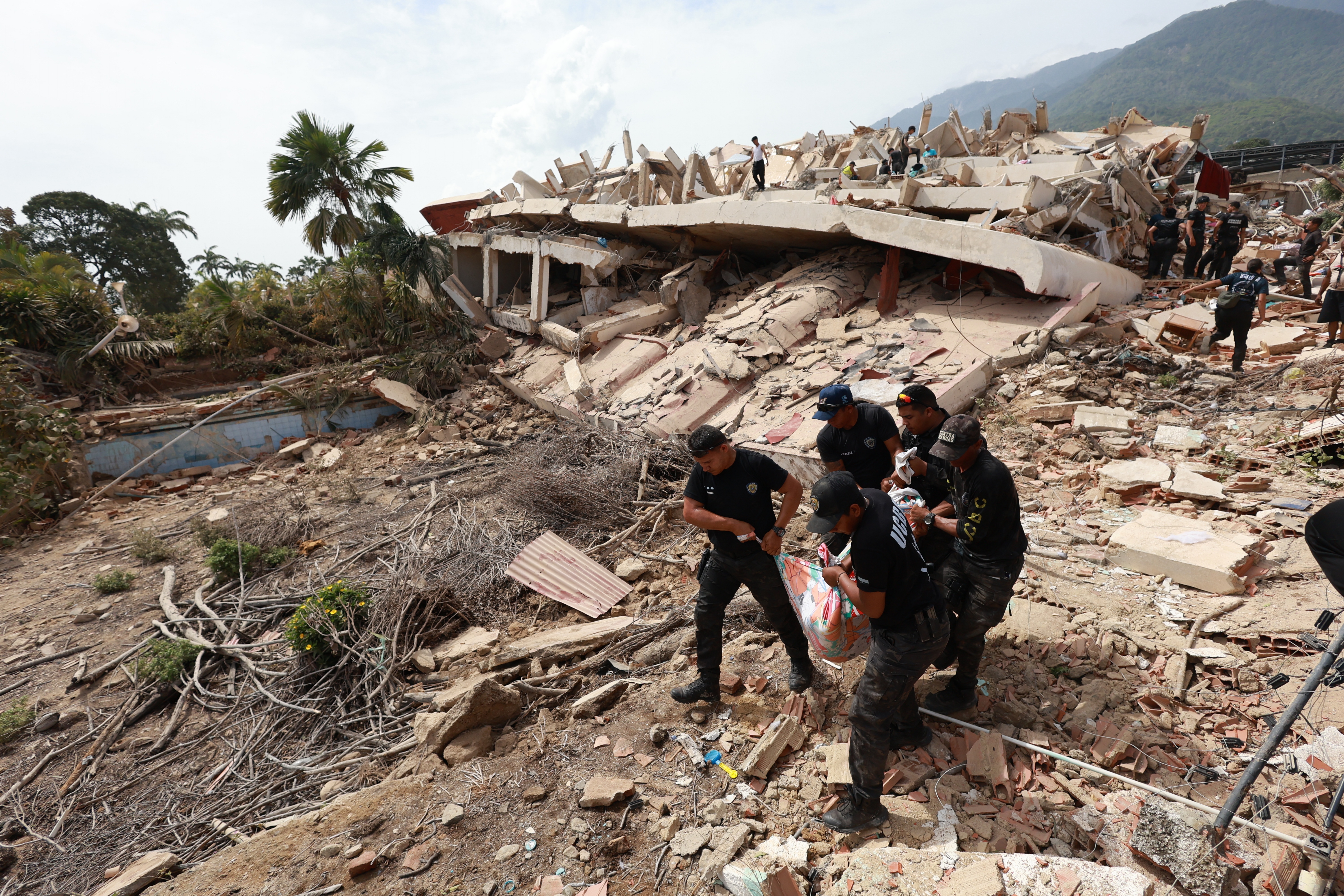 Venezuela'da Deprem: Yüzlerce Kişi Enkaz Altında