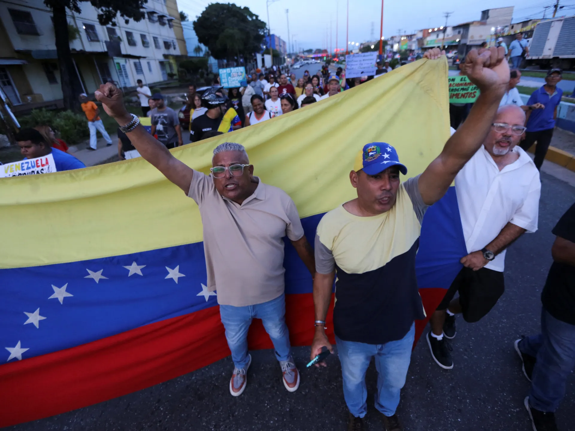 Venezuela'da Elektrik Kesintileri Halkın Öfkesini Büyütüyor