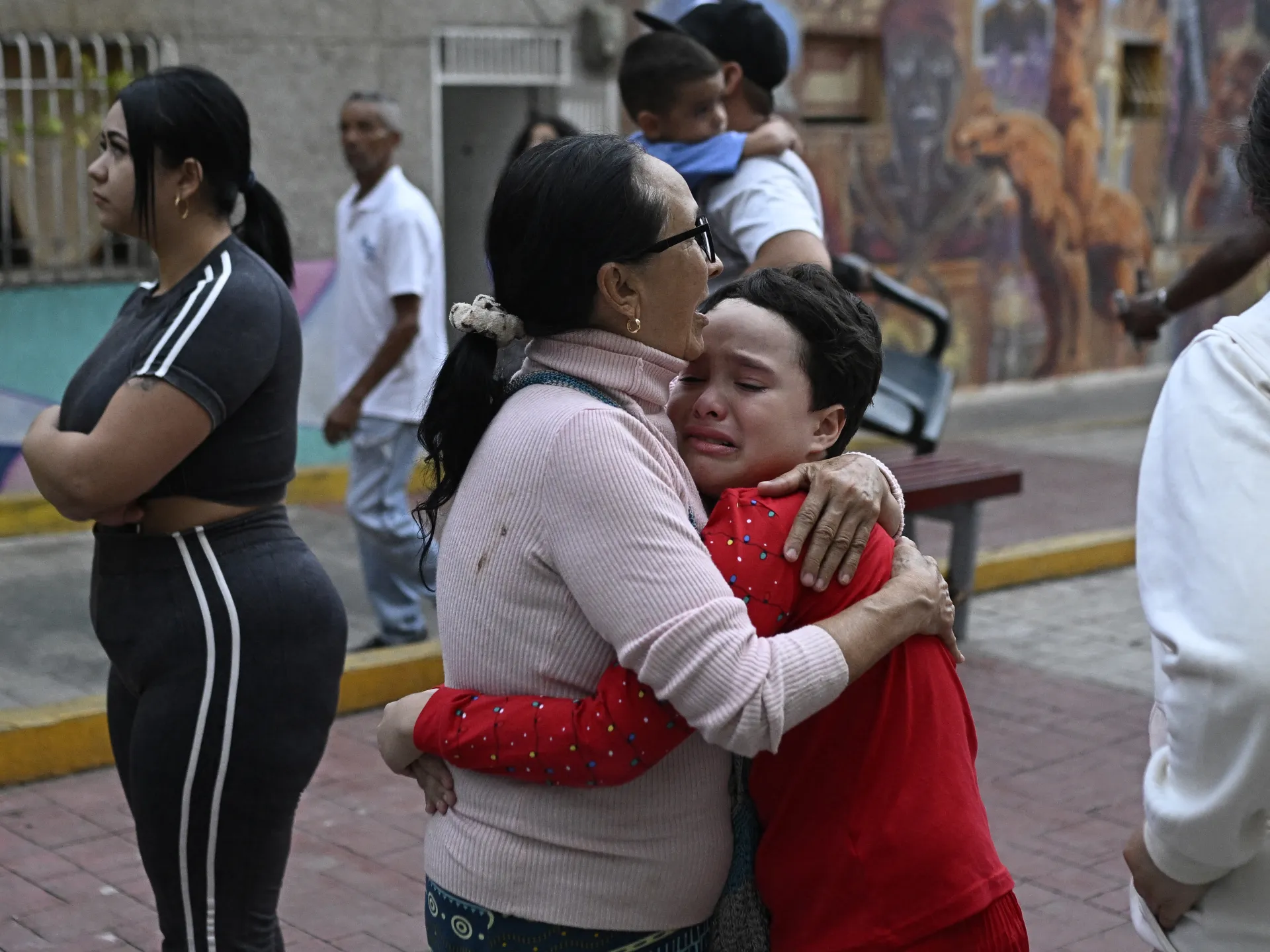 Venezuela'da korkutan depremler: 'Birbirimize sarılıp koştuk