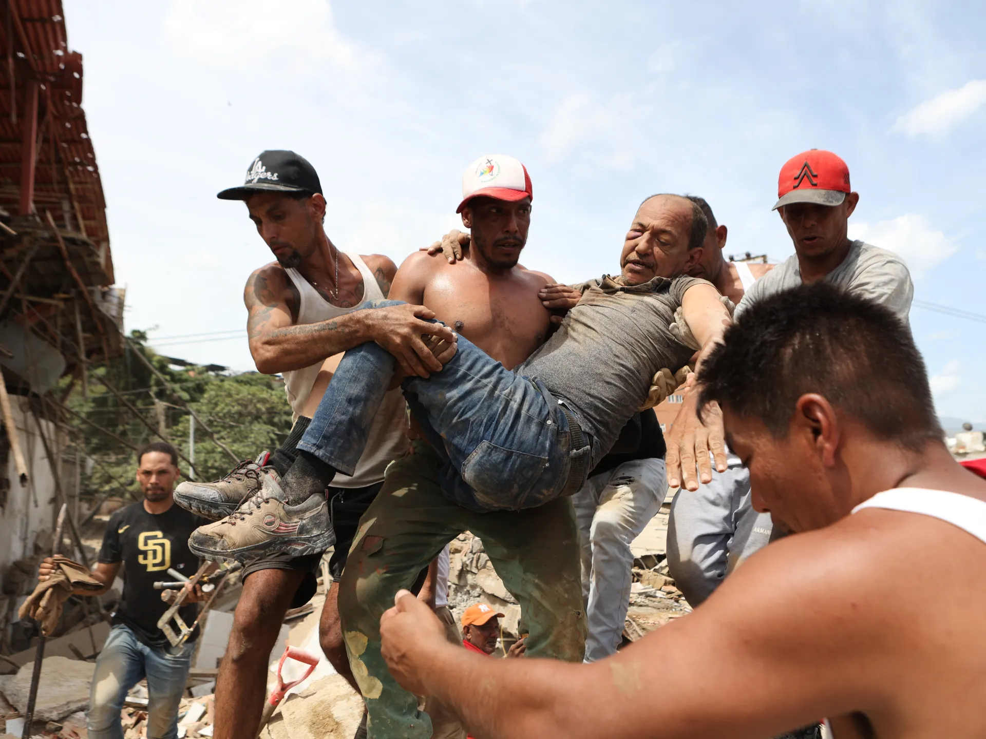 Venezuela'daki depremler: 'Duvarlardan betonlar dökülüyor
