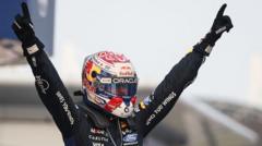 Verstappen Malezya'da uzun gecikmelerin ardından kazandı, Russell yarış dışı kaldı