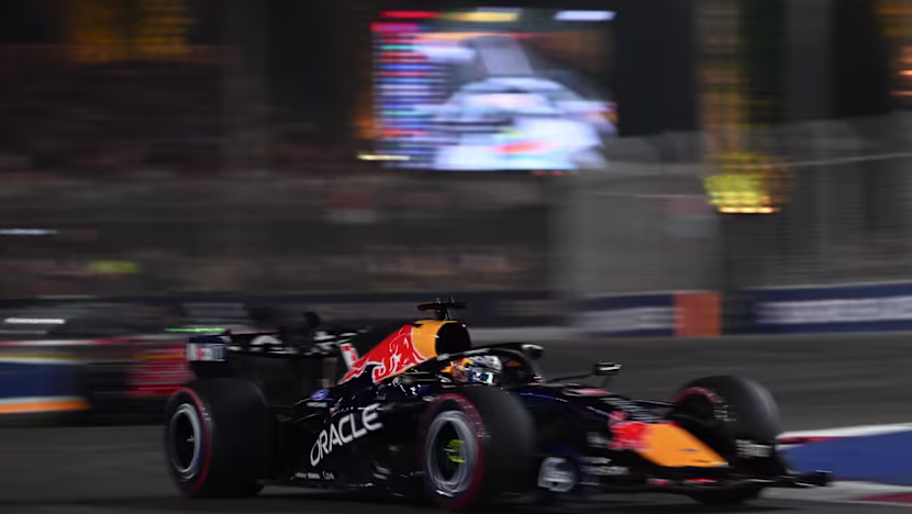 Verstappen Singapur GP'de ilk kez kazandı