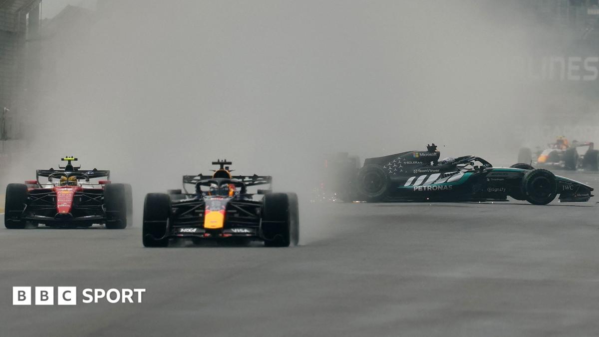 Verstappen Singapur'da sprint yarışını kazandı, Russell liderken kaza yaptı