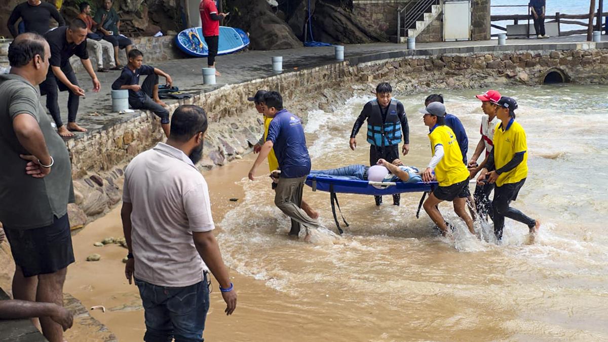 Vietnam'da tekne kazası: Hintli turistleri taşıyan tekne alabora oldu