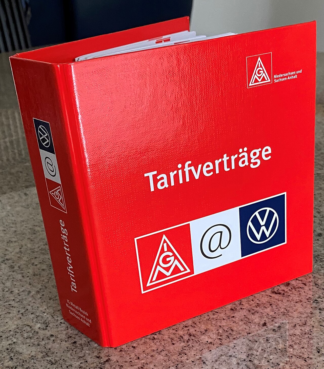 Volkswagen'de işçiler fabrika kapanışlarına karşı harekete geçti
