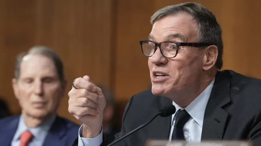 Warner'dan CBS'ye Trump konuşması eleştirisi: Hayal kırıklığına uğradım