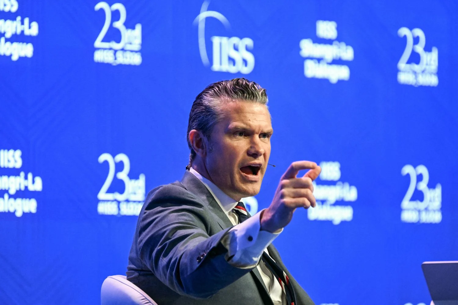 Washington, Singapur'un Sabrını Test Ediyor