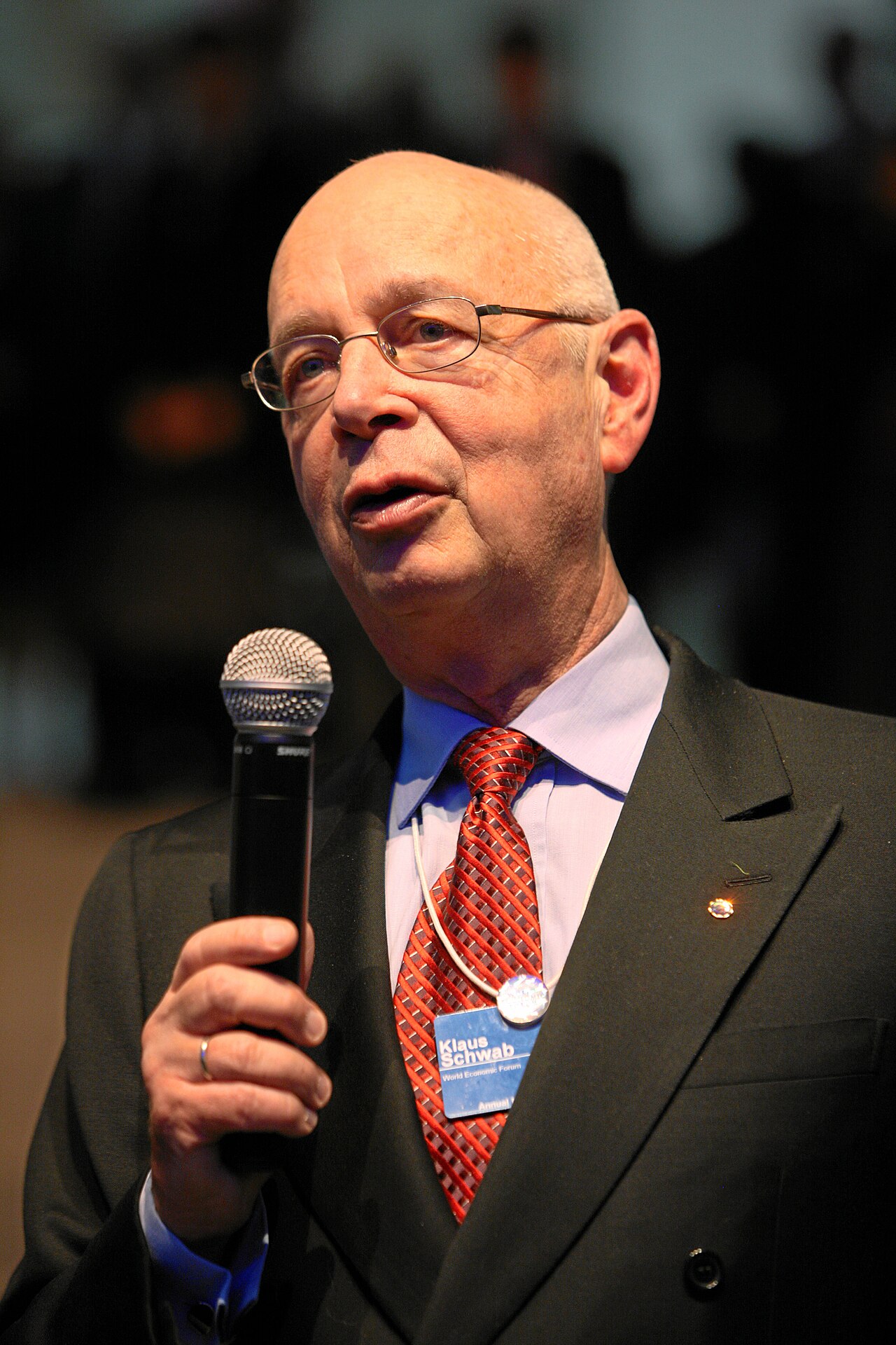 WEF kurucusu Klaus Schwab evinde casusluk cihazı buldu