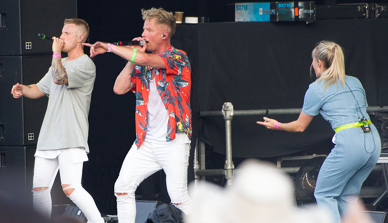 West Sussex'te Hristiyan festivalinde tabela devrildi: 1 ölü, 6 yaralı