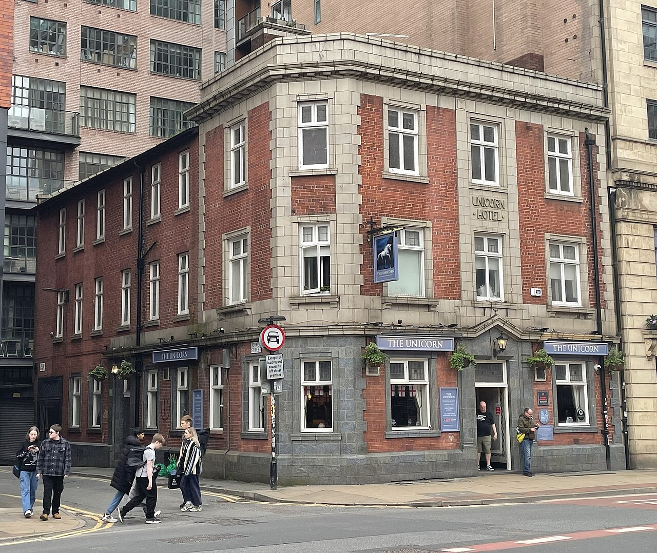 Wetherspoons'tan telefon ve müzik yasağı