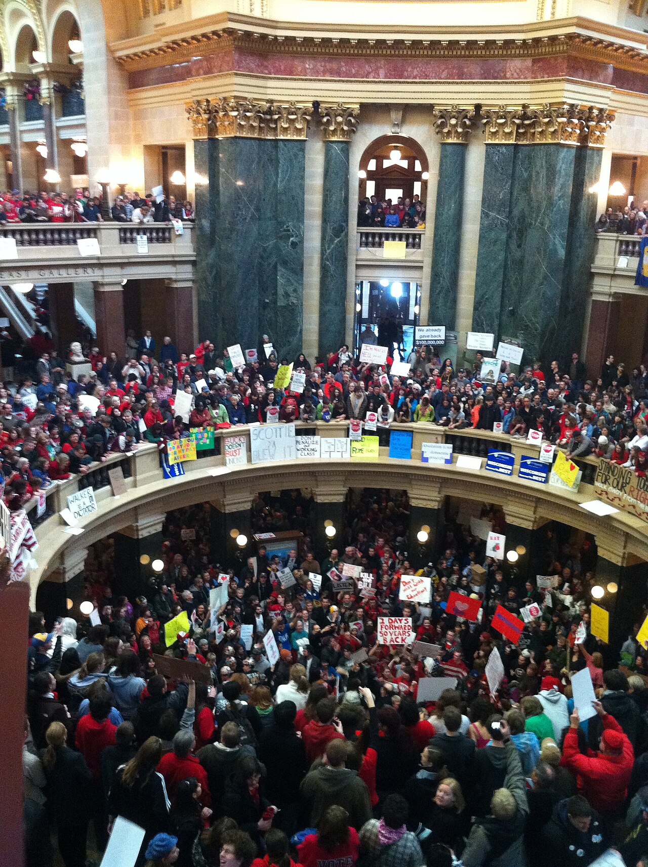 Wisconsin Sosyalistleri ve Demokratların Trump Karşıtı Mücadelesi