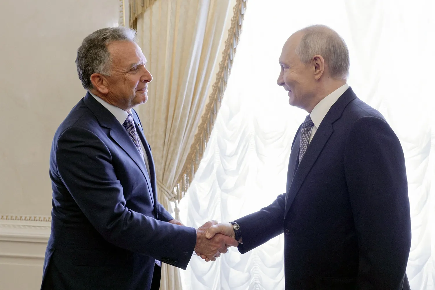 Witkoff, Putin'i Barış Görüşmelerine Dönmeye İkna Ediyor