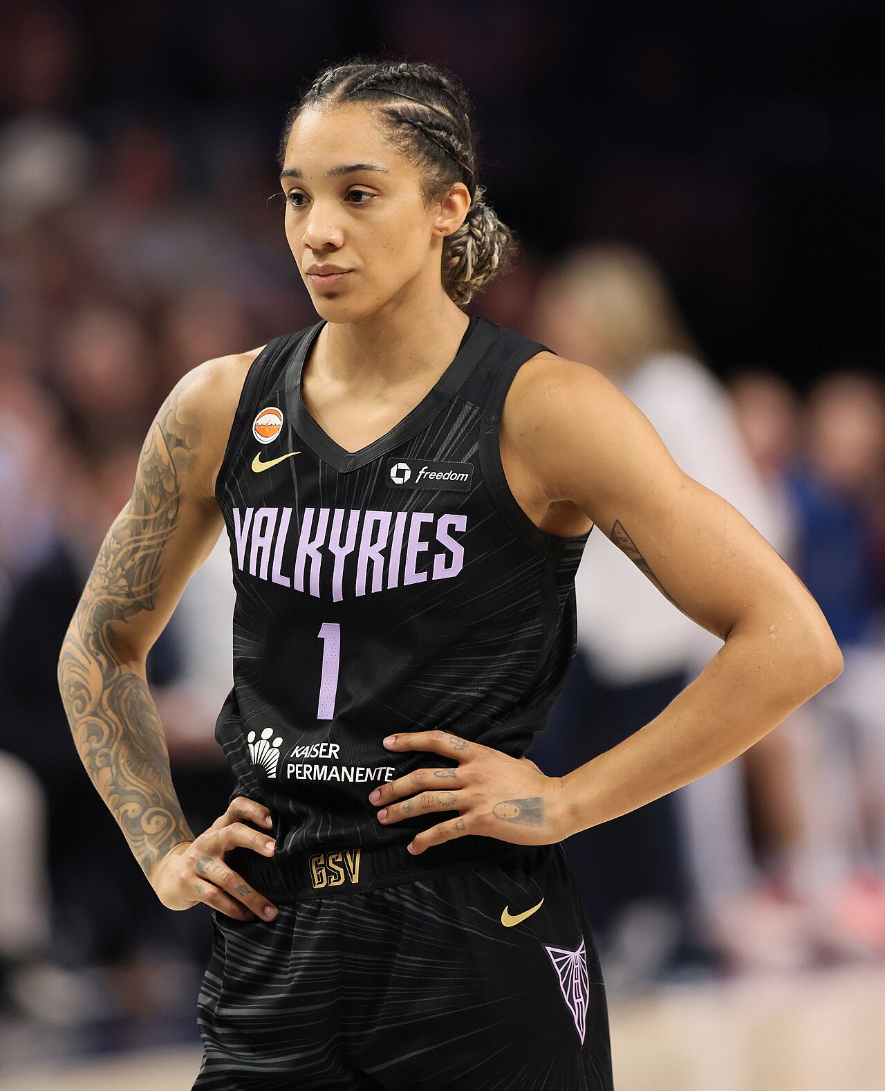 WNBA Finalleri: Gabby Williams Valkyries'i Dream'e karşı ilk maçta zafere taşıdı