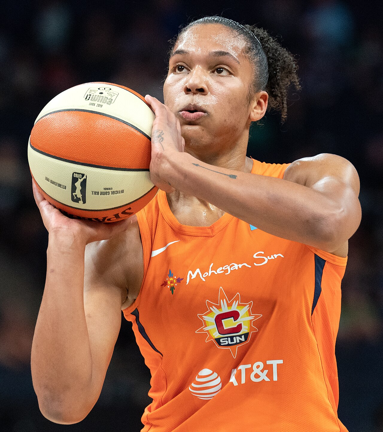 WNBA'de Şok: Thomas, Clark'ı Boğazından Sıkınca 1 Maç Ceza