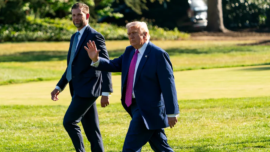 WSJ: Trump ailesi başkanlıktan 'büyük ve şüpheli yollarla' para kazanıyor