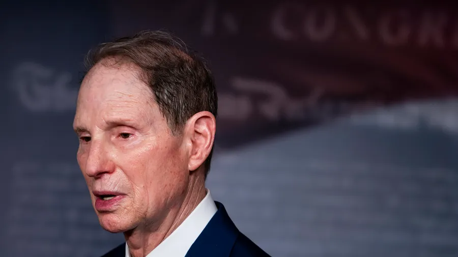 Wyden'dan Kennedy'ye Hatch Yasası ihlali soruşturması talebi