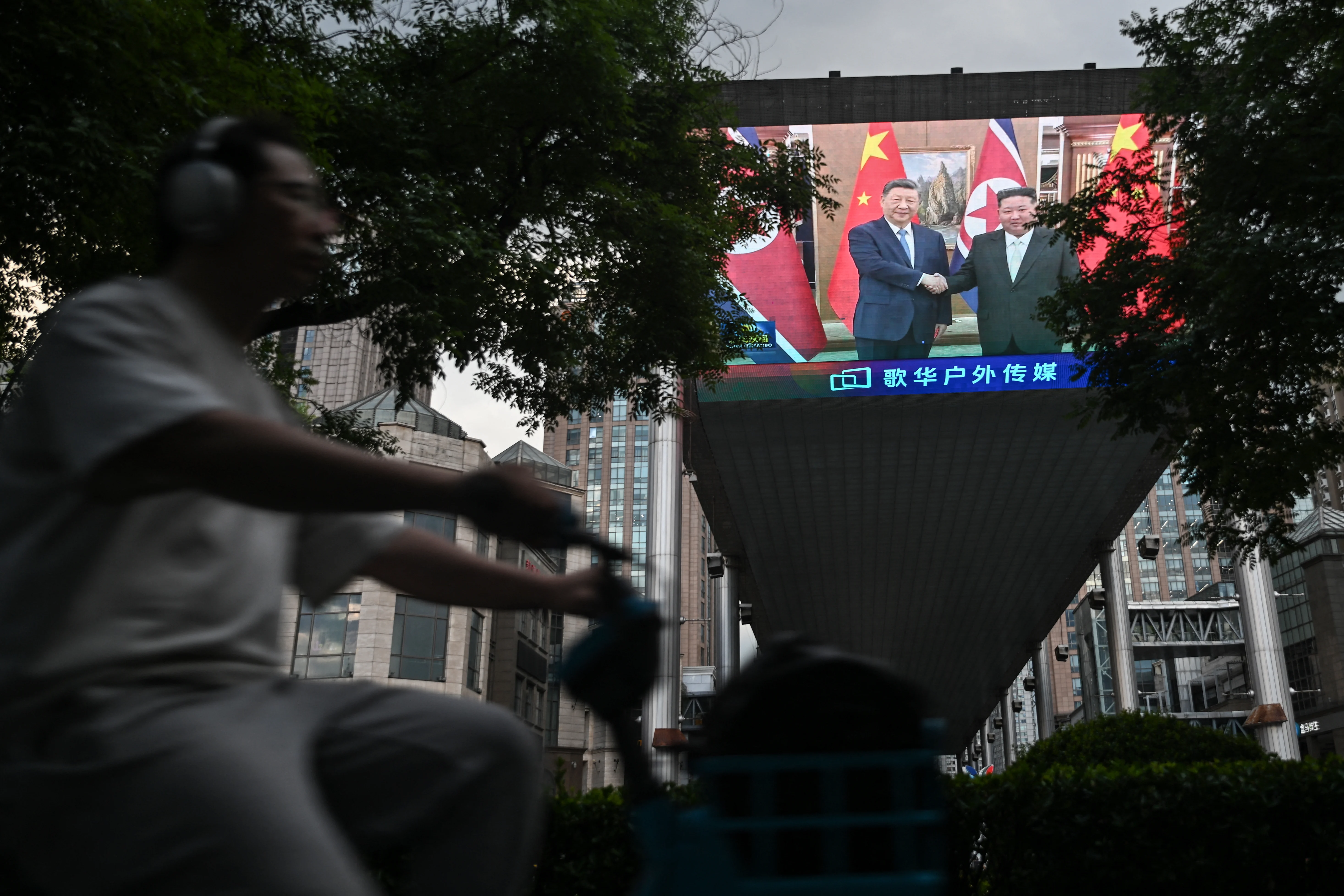 Xi, Kuzey Kore'yi Çin'in Yanına Çekmek İstiyor