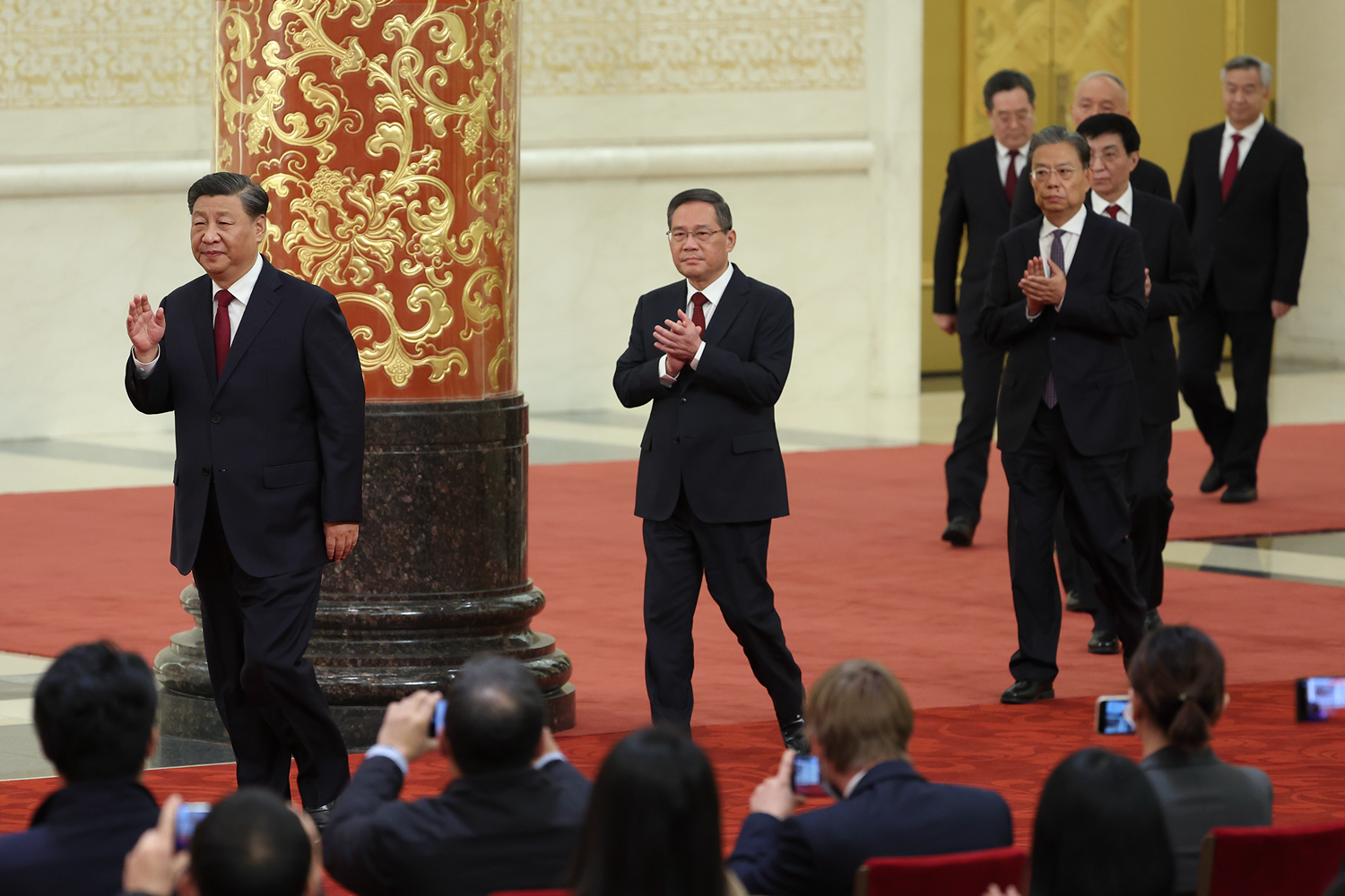 Xi'nin Üçlü Yönetimi: Gücün İki Sadık İsimle Paylaşımı