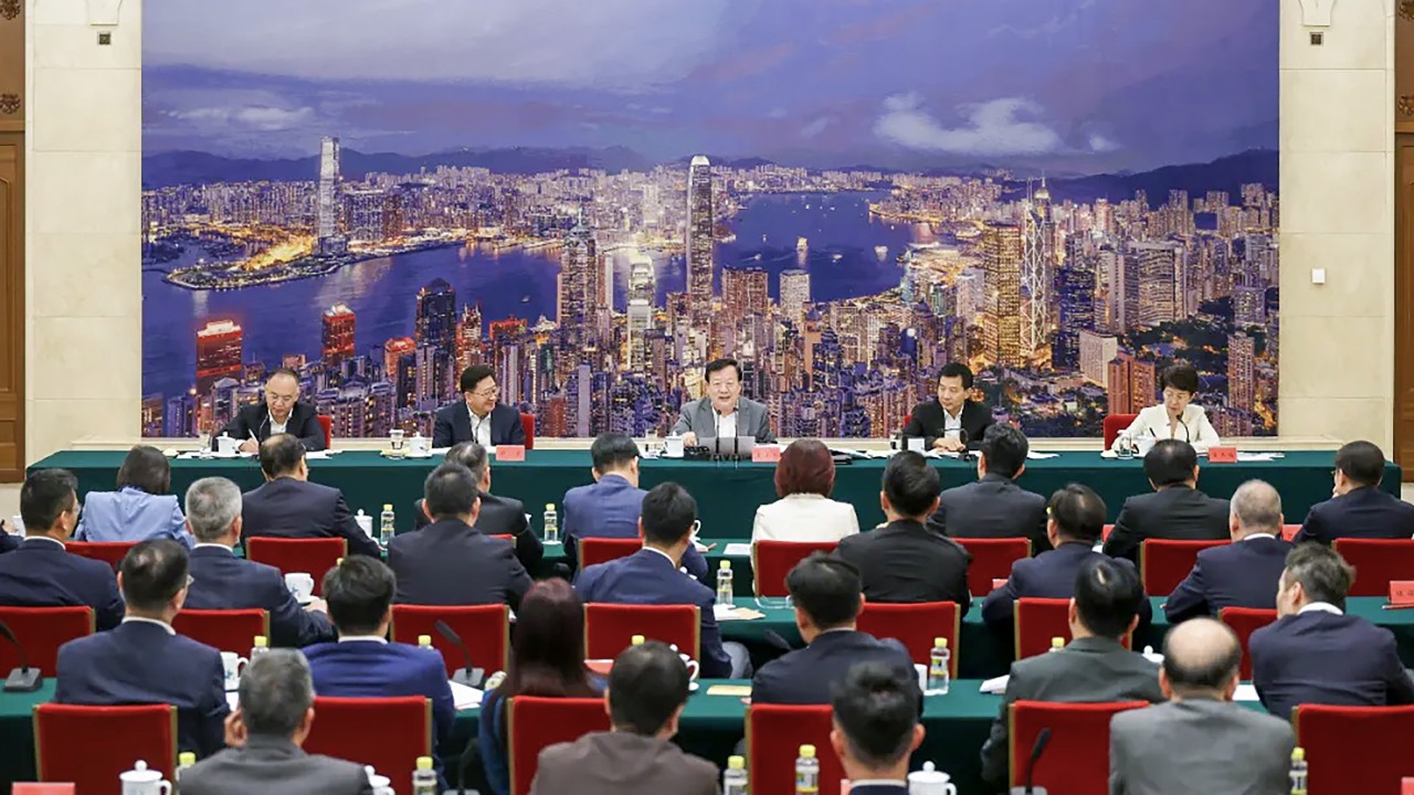 Xia Baolong Hong Kong milletvekillerine daha aktif rol çağrısı yaptı