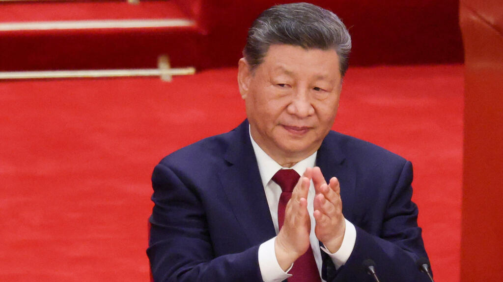 Xi'den 'Güçlü Ordu' ve Yolsuzlukla Mücadele Vurgusu