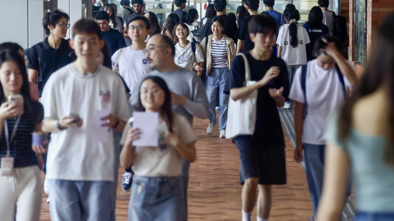Yapay zeka ve iş piyasasındaki dönüşüm Hong Kong'lu mezunları zorluyor
