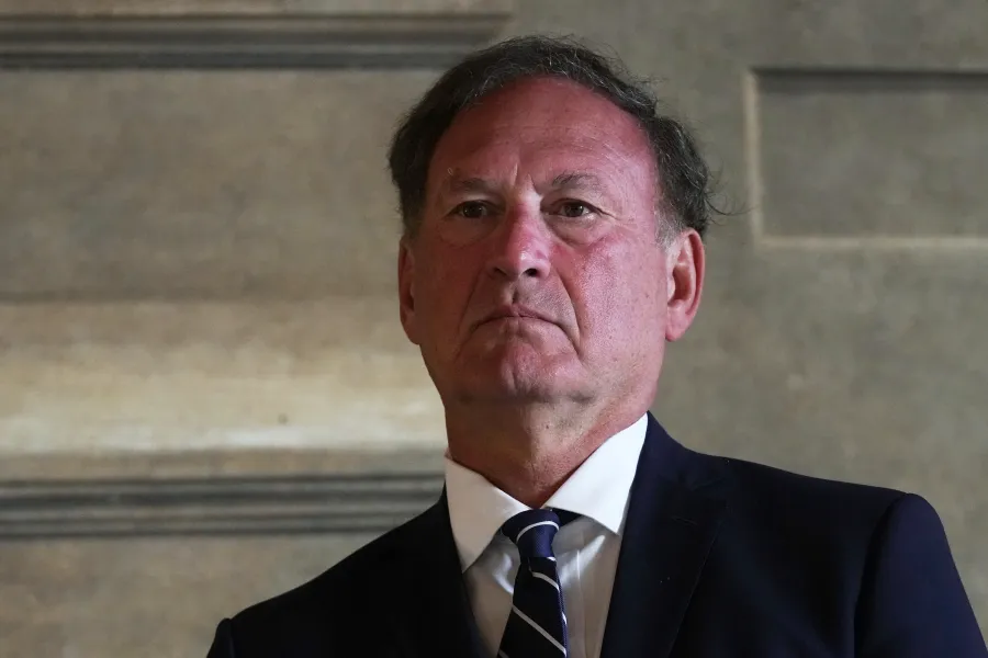 Yargıç Alito sadece liberalleri azarlıyor